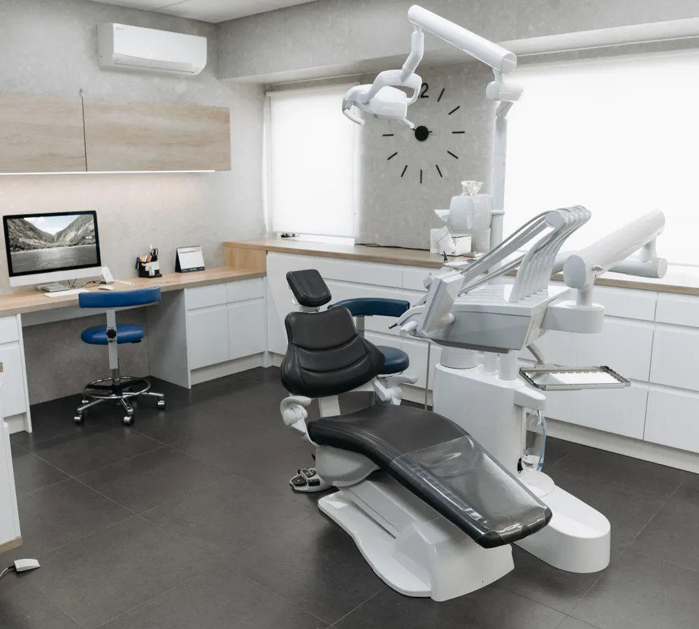 Treatment room of a modern dental clinic with a pristine dental chair and equipment